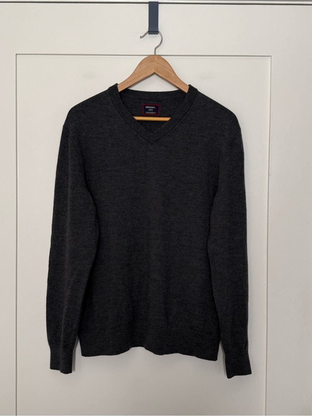 UNTUCKit Spitler V Neck Sweater Mens Sz L Gray 100% Merino Wool Preppy Office